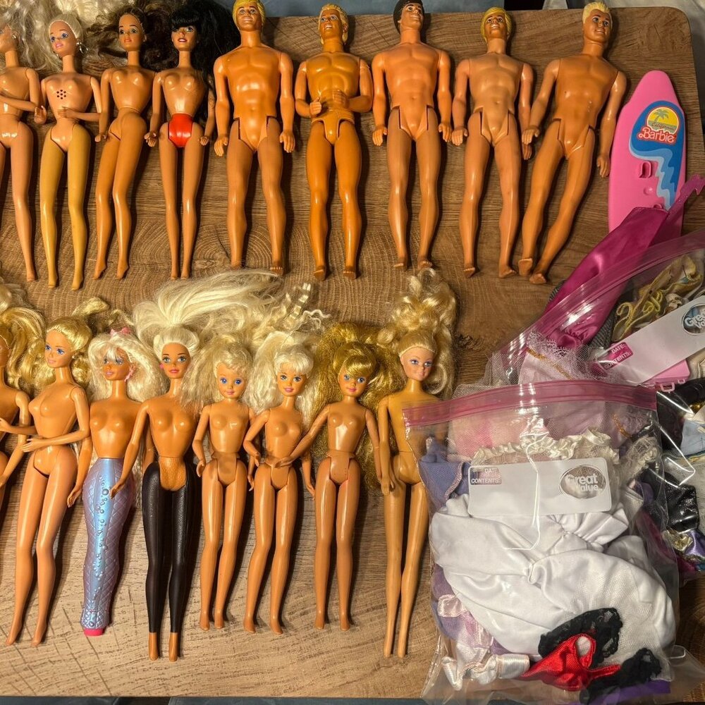 Mixed Lot Of 31 Vintage Barbie & Ken Dolls With Clothing Accessories 70s 80s 90s